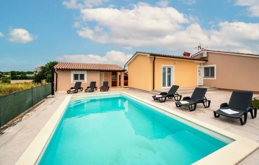 Fantastisk hjem i Galizana med privat swimmingpool, kan være inde eller ude - Image 1