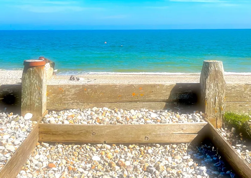 Sea Front Luxury Beach House, Panoramic Views, Direct Beach access, West Sussex - Image 1