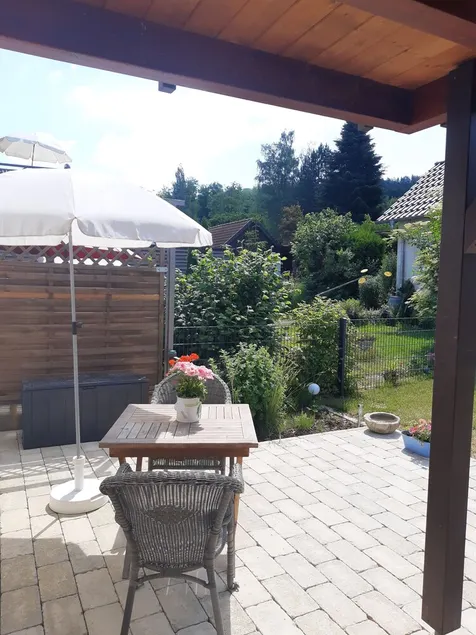 Chic appartamento al piano terra con ampia terrazza in campagna - Image 1