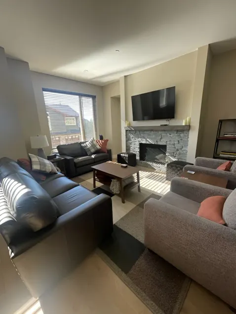 Cozy Modern Ski-in & Ski-out, Hot Tub, Townhouse - Image 1