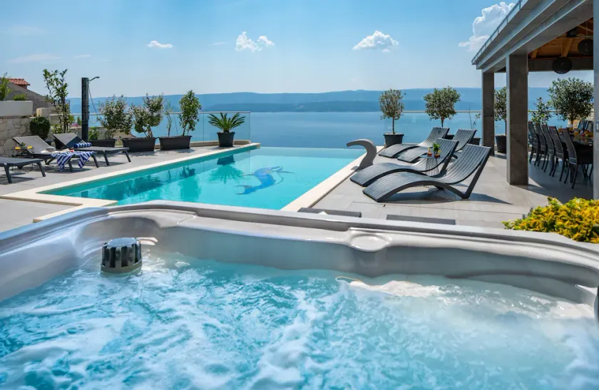Lyxig Villa POCRNJA med uppvärmd pool, jacuzzi, bastu och biljardbord - Image 1