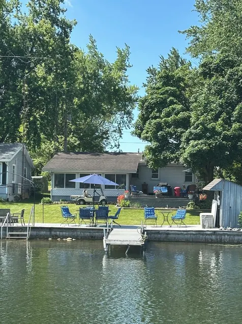 Cozy Lakefront Getaway with 3 kayaks, in Hillsdale County, Bird Lake Michigan. - Image 1