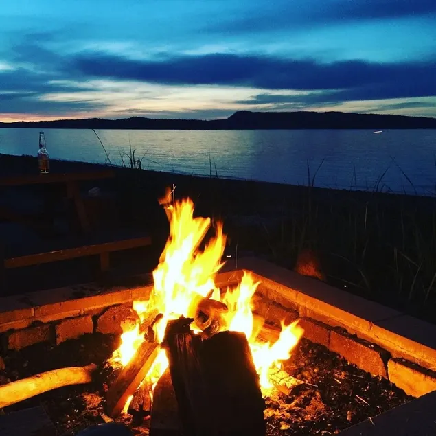 Cozy Canadian cabin overlooking the ocean! 1 min to the beach - Image 1