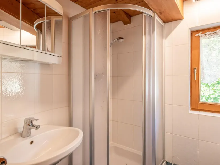Cosy group accommodation near the ski lift - Image 1