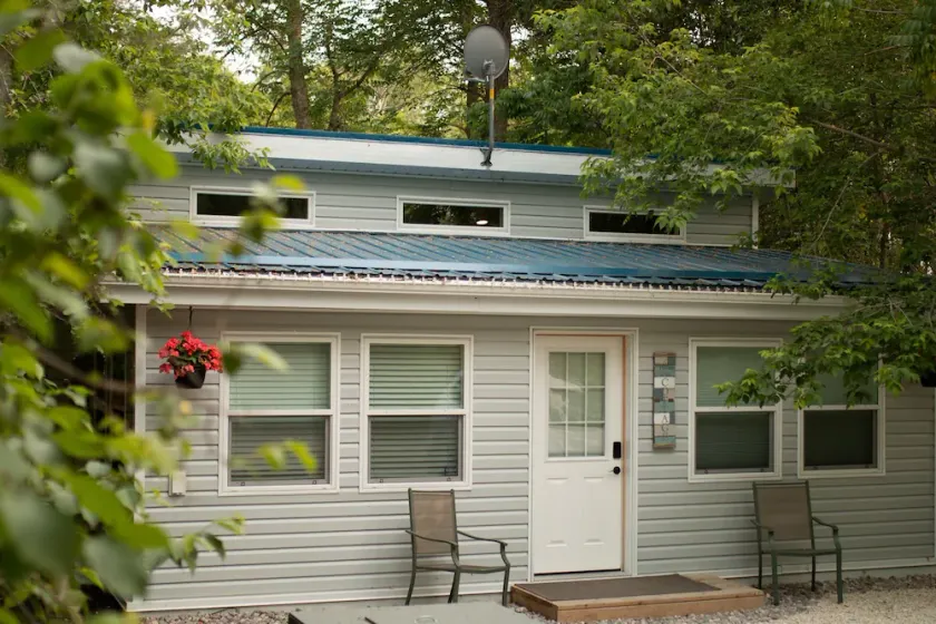 Lake Winnipeg All Season Cozy Cottage with Outdoor Cedar Sauna - Image 1
