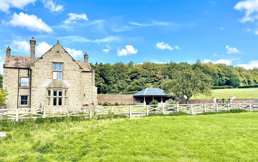 Hollins Farmhouse - Image 1