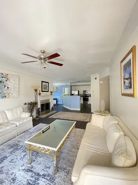 Perfect for couples/families/traveling workers & friends. *THE PERFECT LOCATION* - Image 1