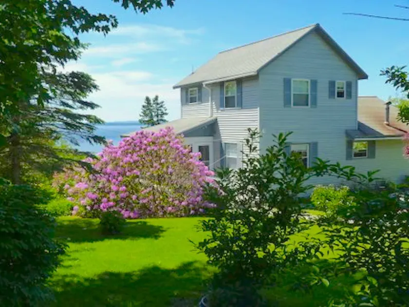 Oceanfront Home med utsikt över Penobscot Bay, Castine Maine.<br>Historia finns i överflöd! - Image 1