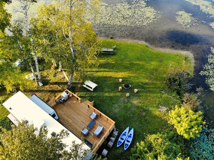 Lakefront 1 bedroom tiny home - Image 1