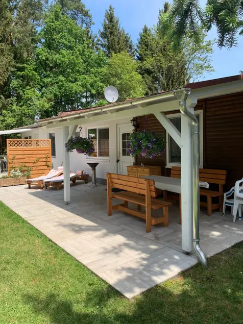 Bungalow conçu de manière durable avec un équipement supérieur à la moyenne - Image 1
