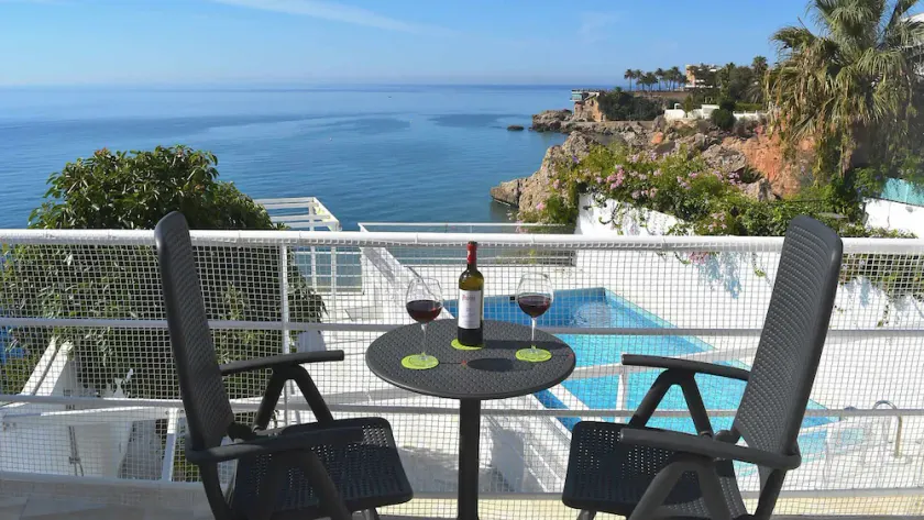 Vacker och komfortabel villa  med privat bassäng i Nerja, Costa del Sol, Spanien för 7 personer - Image 1