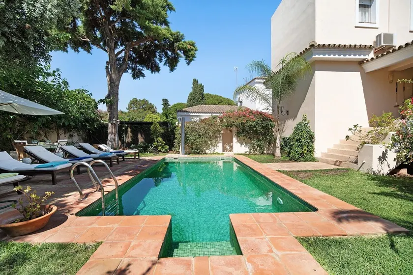 Villa 'Olmo Tree' avec piscine privée, Wi-Fi et climatisation - Image 1