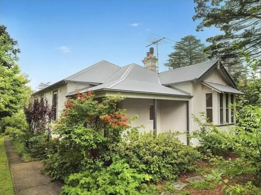 Mintie Cottage on Leura Mall - Image 1