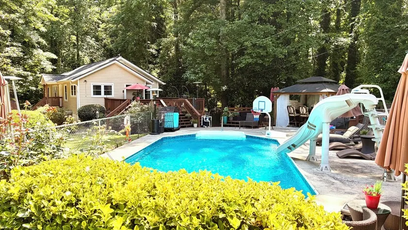 HIDEAWAY RANCH POOL HOME IN ATLANTA - Image 1