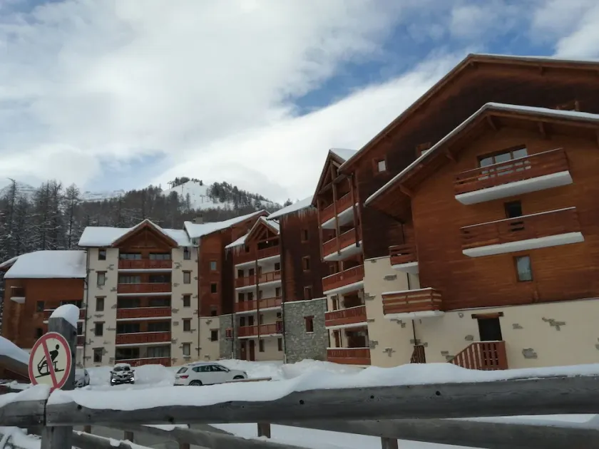 Résidence L'Albane, 4 pers, skis aux pieds, piscine et parking - Image 1