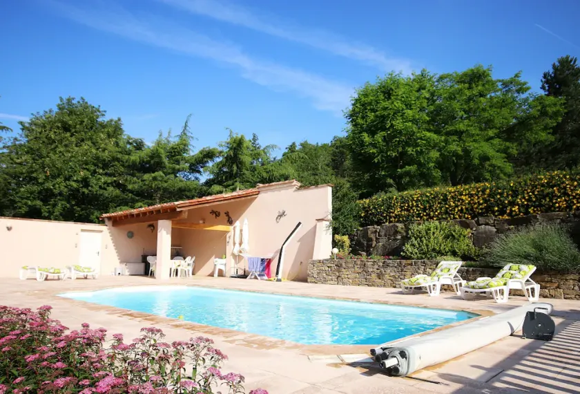 Villa 4 chambres 2 s/de bains un charmant hameau familial avec jardins privés. - Image 1