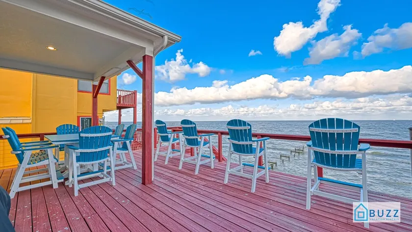 Bayview, Waterfront, Hot Tub, Fishing, Sleeps 14 - Image 1