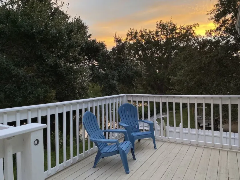 Paradise Vacation Rental with Water Views - Image 1