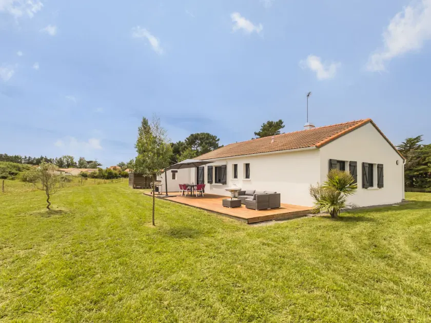Bright house near the sea with WiFi and pets allowed - Image 1