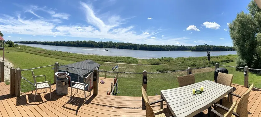 Grafton Getaway-Riverhouse....a waterfront property with bike trail in backyard - Image 1