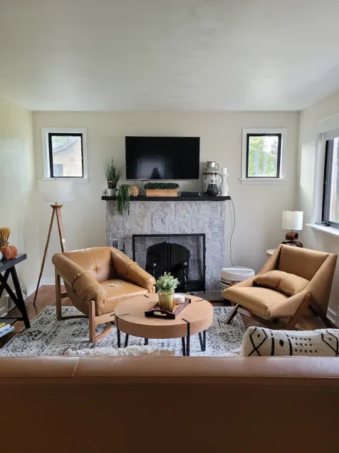 Newly updated cozy home, 3 blocks from town center - Image 1