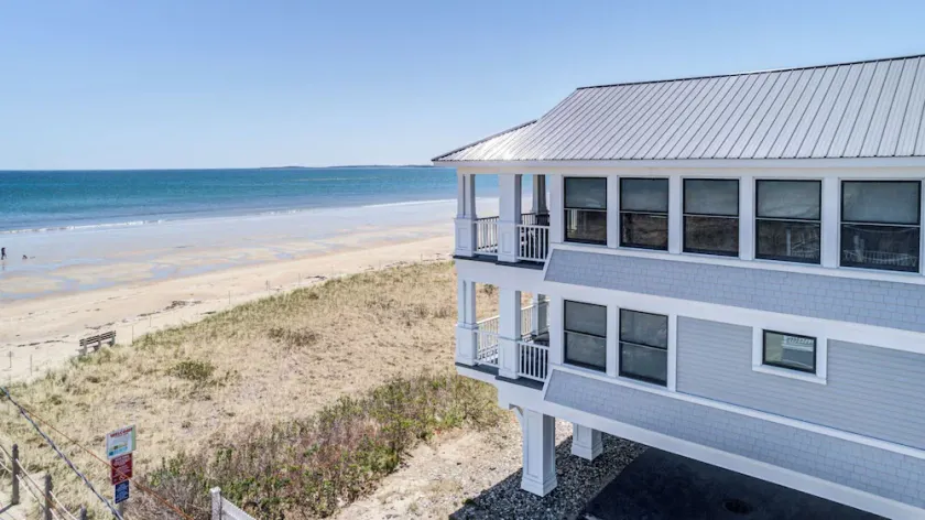 Luxurious Beachfront House - spectacular ocean views - w/ indoor elevator - Image 1