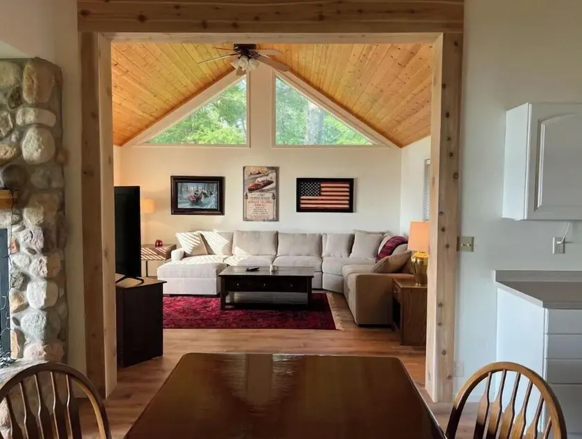 P&P Lakeside Lodge - Image 1