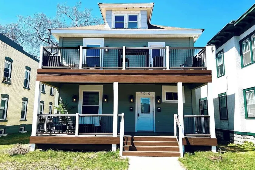 Trendy and Stylish 3BR Uptown Unit - Image 1