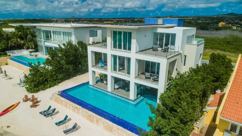 Villa on the beach: 5 ocean front suites and 2 bunk rooms - Image 1