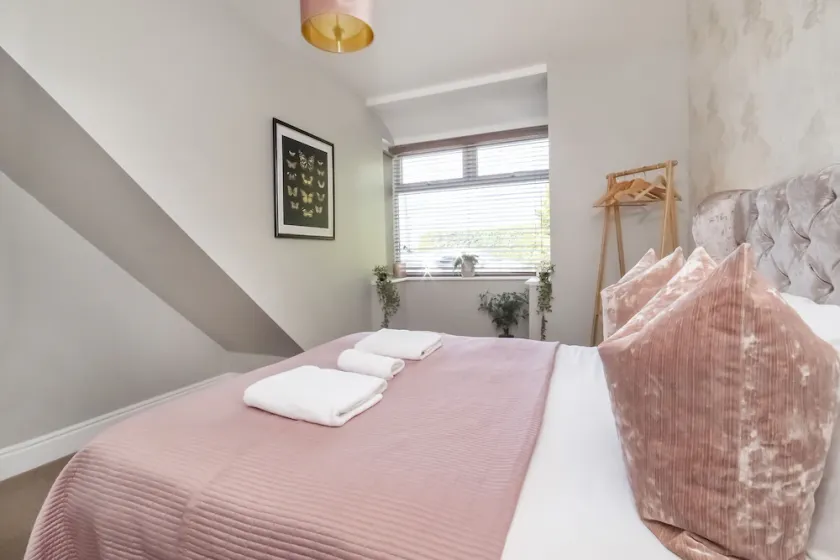 The Stables Luxury House! - sleeps 18 guests  in 7 bedrooms - Image 1