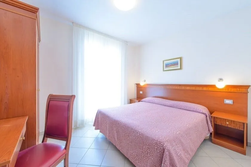 APPARTEMENT 2 PIÈCES N ° 4, AVEC GRANDE VUE MER SUR BALCON, CLIMATISÉ ET PARC - Image 1