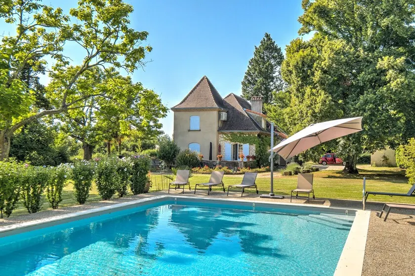 Le Puy Bellevue holiday home with private pool, terrace, and Wi-Fi - Image 1