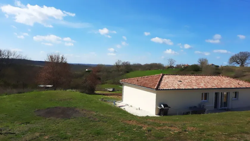 5-BEDROOM HOUSE WITH BEAUTIFUL VIEW - Image 1