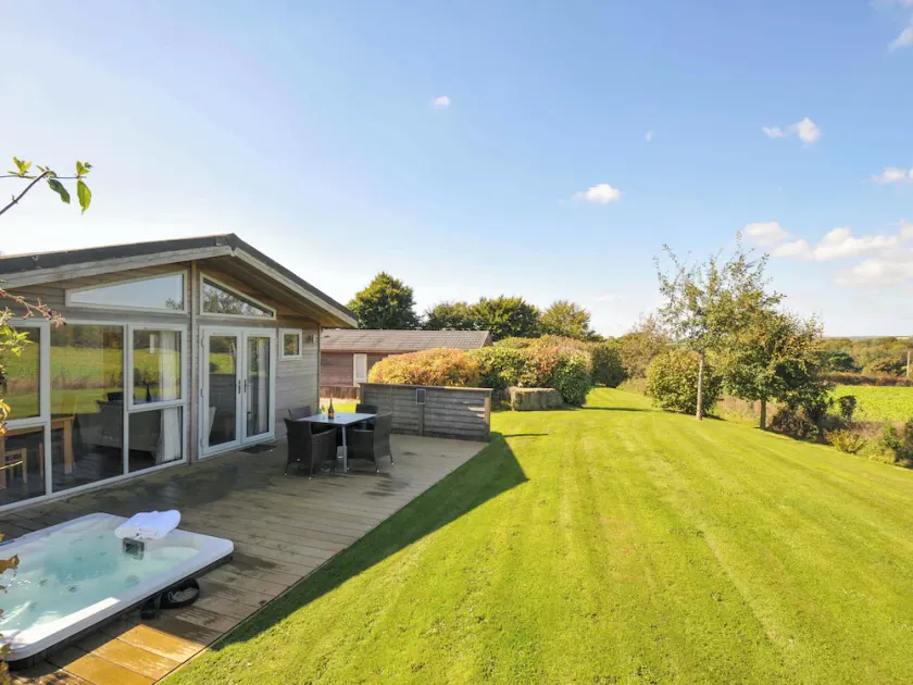 3 HORIZON VIEW, pet friendly, luxury holiday cottage in Dobwalls - Image 1