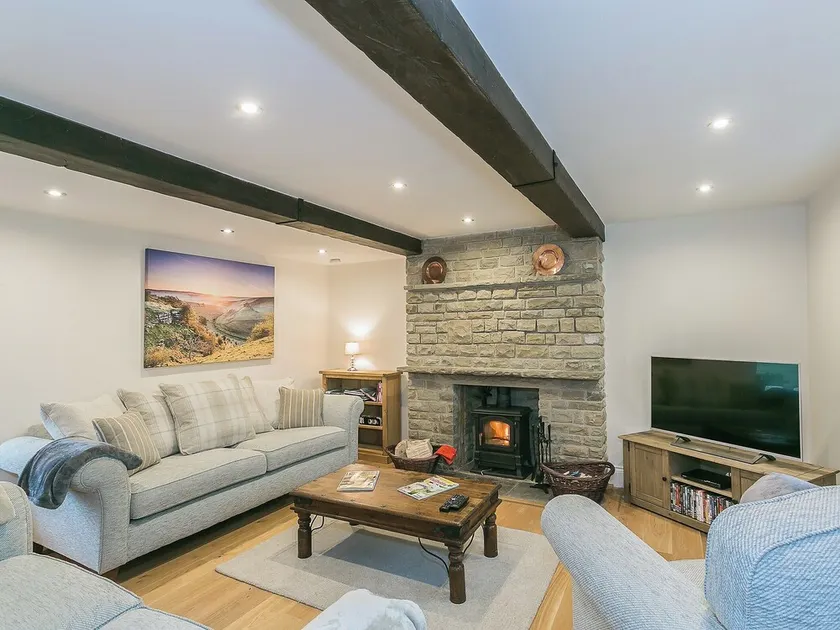 4 bedroom accommodation in Wardlow, near Buxton - Image 1