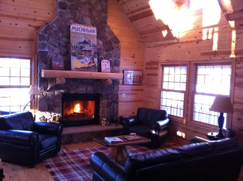 Luxury Cedar Cabin on the Lake with Heated Pool & Hot Tub. Close to Ski resort - Image 1
