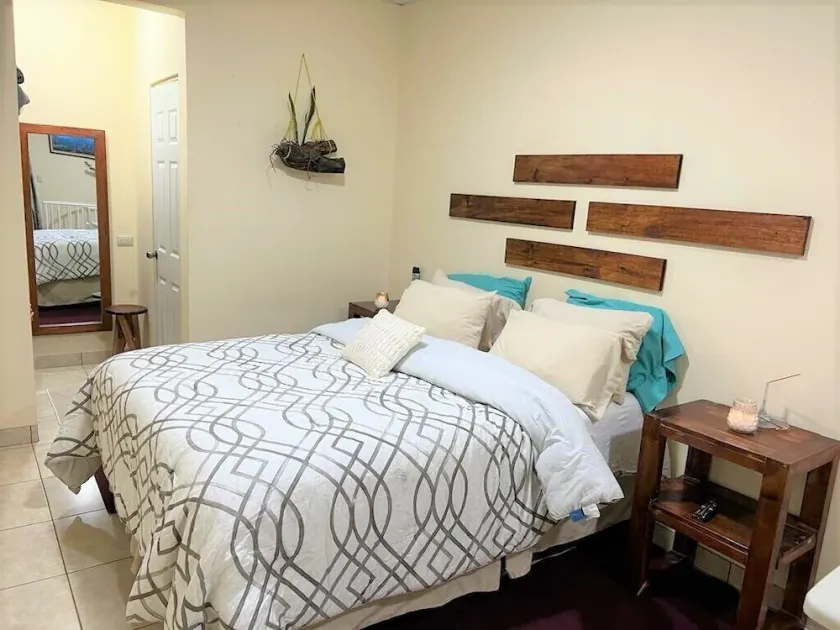 Comfy. Internet, Netflix,washer and Dryer,full Kitchen - Image 1