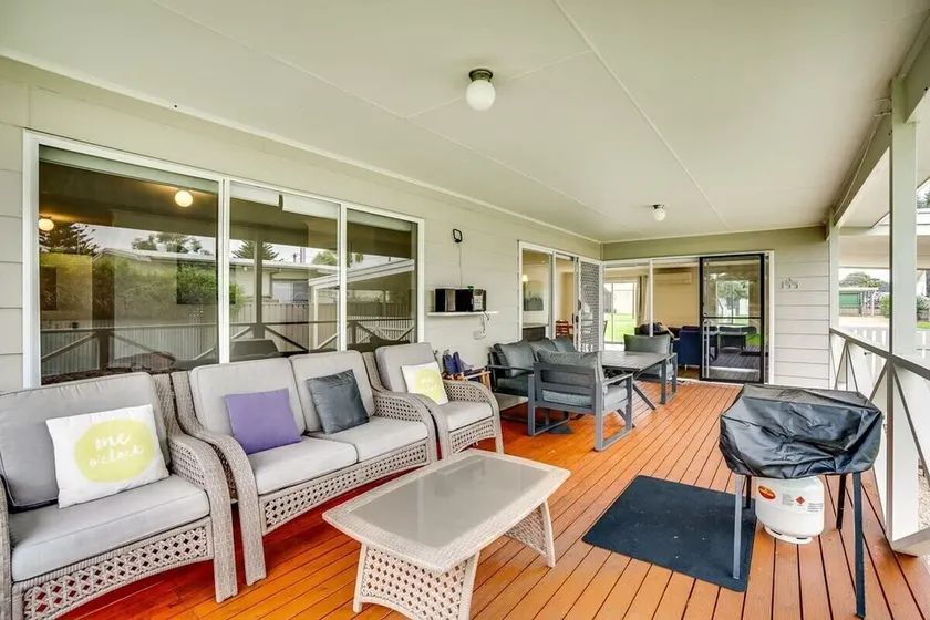 Where the River meets the Sea 66 Colman Rd Goolwa-No Linen Included - Image 1