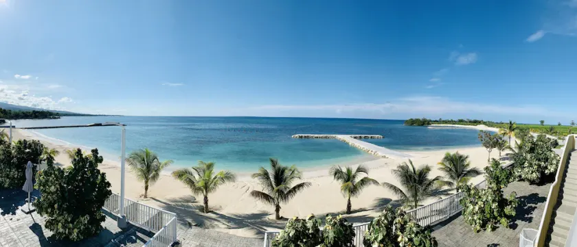 Modern 3 Bedroom Beachfront Villa - Image 1