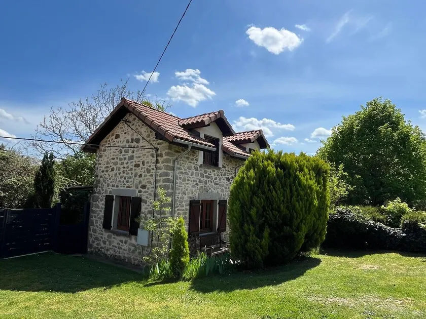 2 Bedroomed Detached cottage With Large Private Garden-NOW WITH WI-FI - Image 1