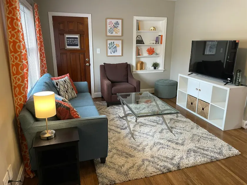 Delightful house just 10 minutes from uptown - Image 1