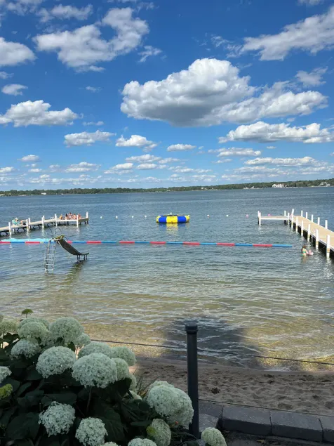 Lake view cottage on Delavan - Image 1