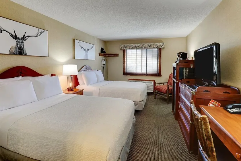 Outdoor Pool, Hot Breakfast, Deluxe 2 Queen, Stoney Creek Quad Cities - Image 1