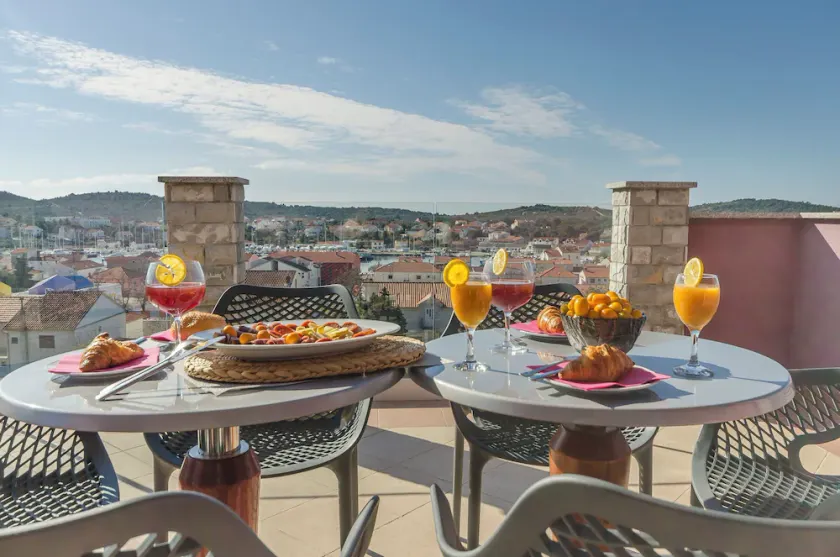 Apartamento con piscina, barbacoa y jacuzzi | Vistas a la piscina - Image 1