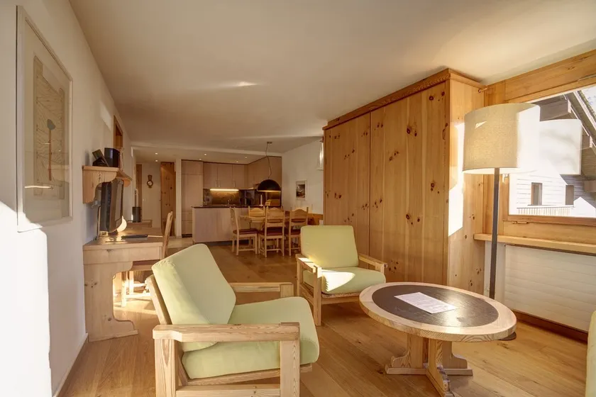 2-room flat with mountain view on the 4th floor - Image 1