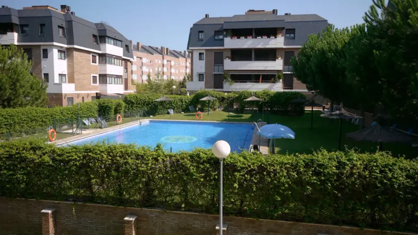 Bel appartement de 3 chambres très proche ville de Madrid, Wifi, climatisation, piscine, Paddle. - Image 1
