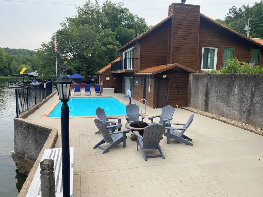 Amazing 5 bedroom, 4 bath home with Private Pool & Dock located in a great cove. - Image 1