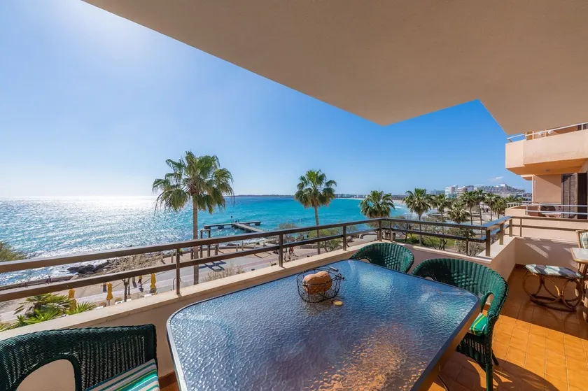  Central Apartment at the Beach Promenade with Wi-Fi and Sea View - Image 1