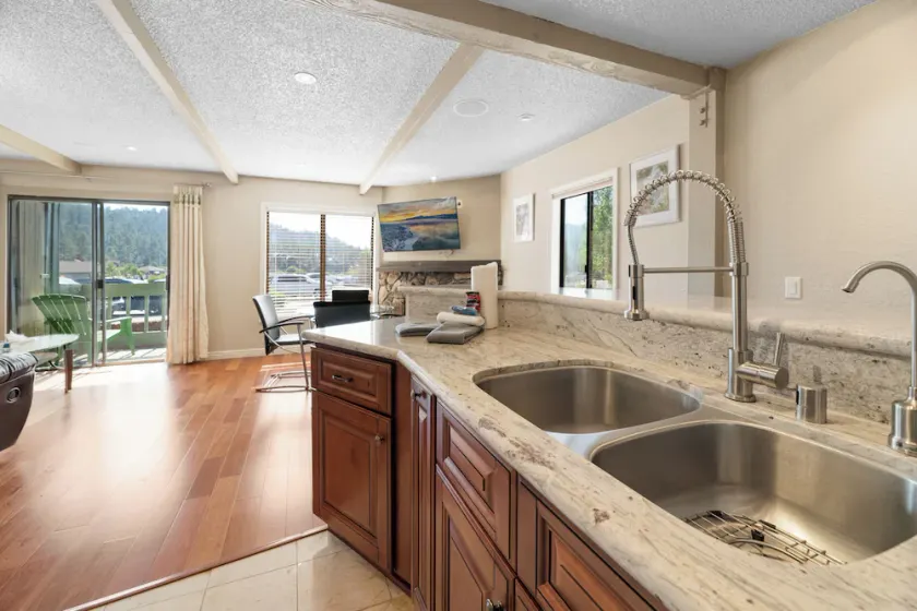 Lakeside Escape Condo - Image 1