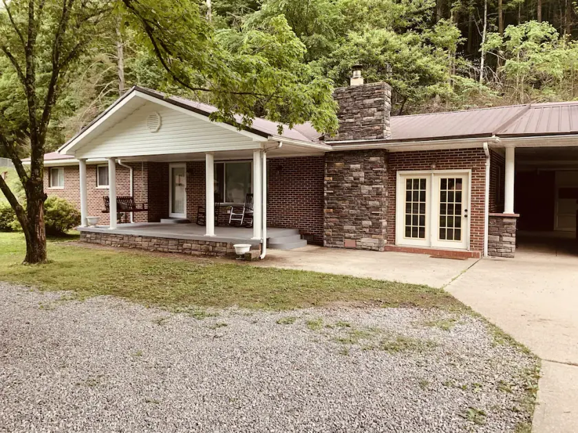 4 bedroom Trail House in Williamson, WV - Image 1